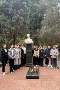 5298877418993030204 202x300